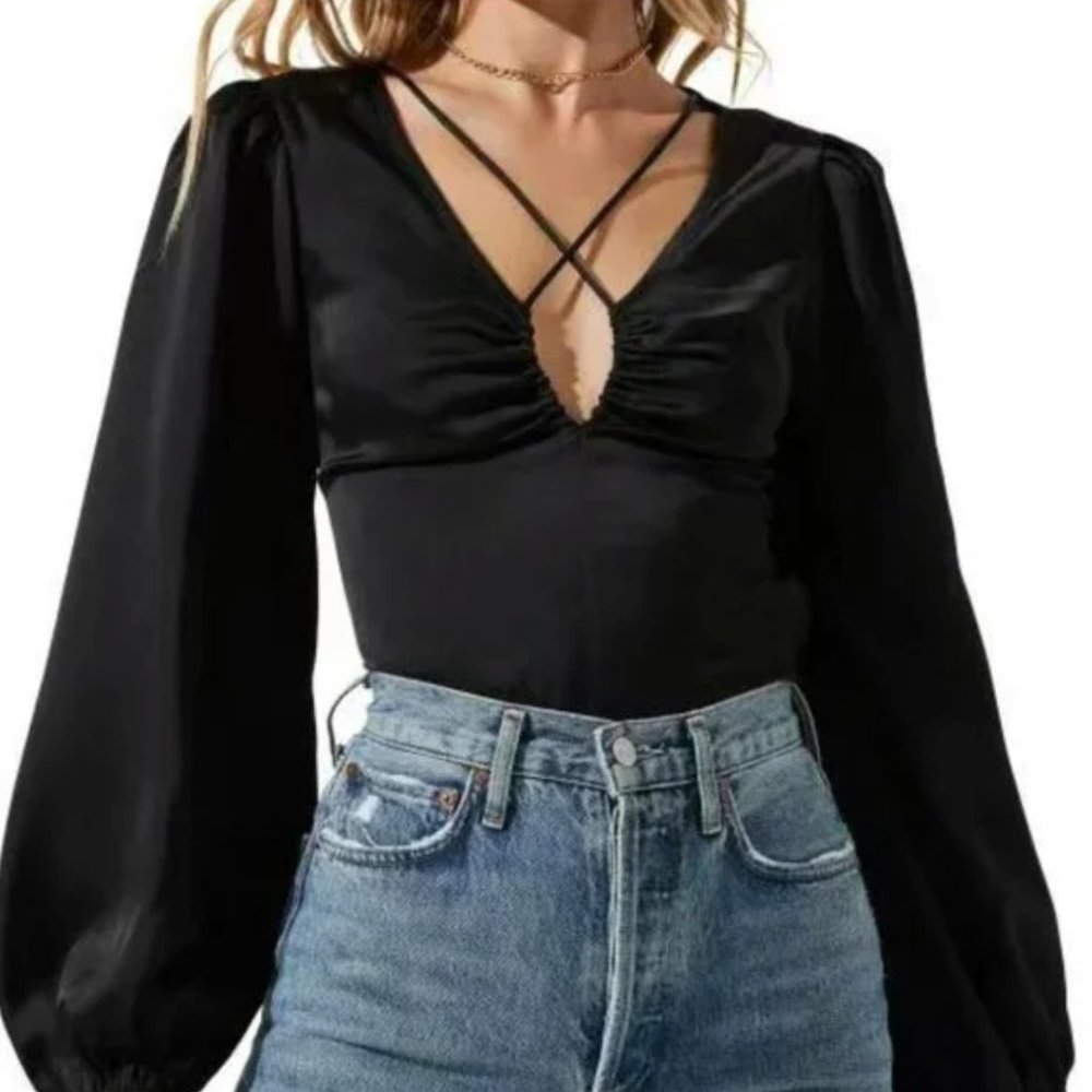 NWT ASTR The Label Black Key Hole Cutout Top S